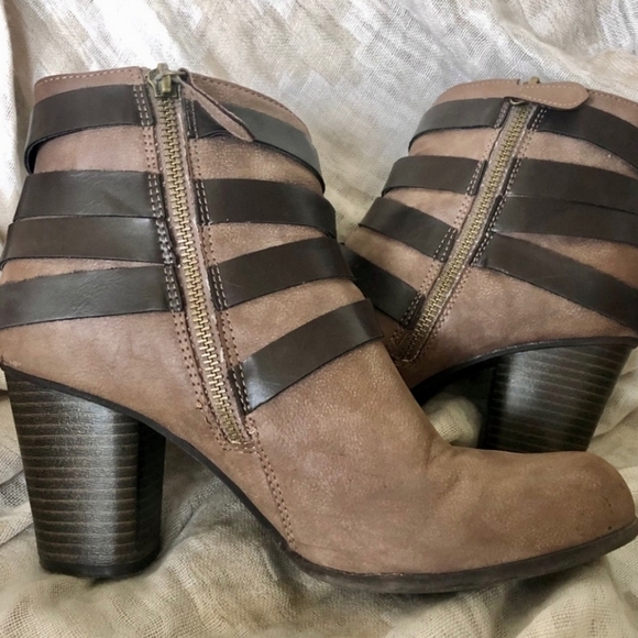 Madden Girl • Boots | 8.5 - Picture 5 of 7